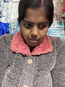 Snapshot of Beauty-queen chatting on 01.05.25 Beauty-queen online show from 01.05.25