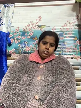 Snapshot of Beauty-queen chatting on 01.15.25 Beauty-queen online show from 01.15.25