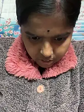 Snapshot of Beauty-queen chatting on 01.18.25 Beauty-queen online show from 01.18.25