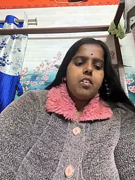Snapshot of Beauty-queen chatting on 01.20.25 Beauty-queen online show from 01.20.25