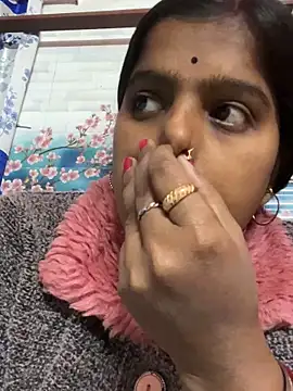 Snapshot of Beauty-queen chatting on 01.25.25 Beauty-queen online show from 01.25.25