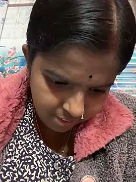 Snapshot of Beauty-queen chatting on 02.17.25 Beauty-queen online show from 02.17.25