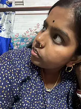 Snapshot of Beauty-queen chatting on 02.18.25 Beauty-queen online show from 02.18.25