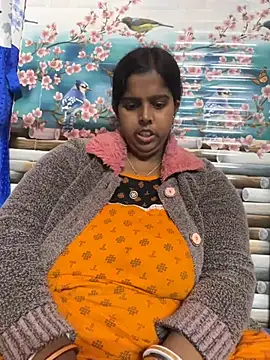Snapshot of Beauty-queen chatting on 02.19.25 Beauty-queen online show from 02.19.25