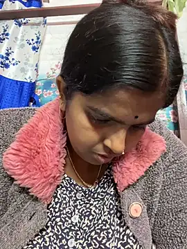 Snapshot of Beauty-queen chatting on 02.21.25 Beauty-queen online show from 02.21.25