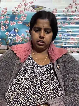 Snapshot of Beauty-queen chatting on 02.21.25 Beauty-queen online show from 02.21.25