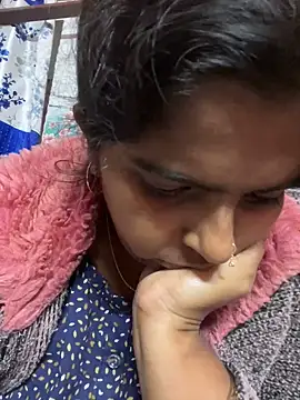 Snapshot of Beauty-queen chatting on 02.22.25 Beauty-queen online show from 02.22.25