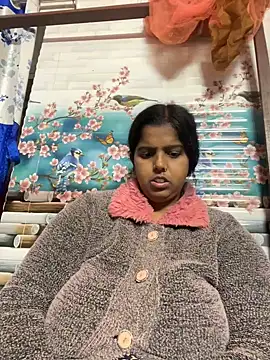 Snapshot of Beauty-queen chatting on 02.24.25 Beauty-queen online show from 02.24.25