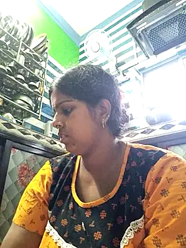 Snapshot of Beauty-queen chatting on 03.11.25 Beauty-queen online show from 03.11.25
