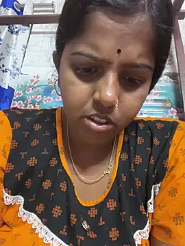 Snapshot of Beauty-queen chatting on 03.17.25 Beauty-queen online show from 03.17.25