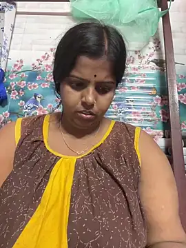 Snapshot of Beauty-queen chatting on 03.19.25 Beauty-queen online show from 03.19.25