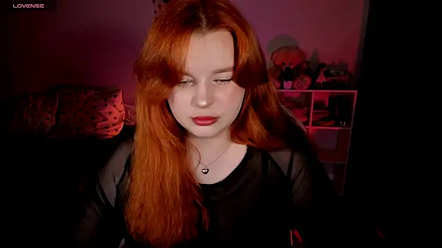 Snapshot of _Lisa_x chatting on 10.07.25 Lisa x online show from 10.07.25