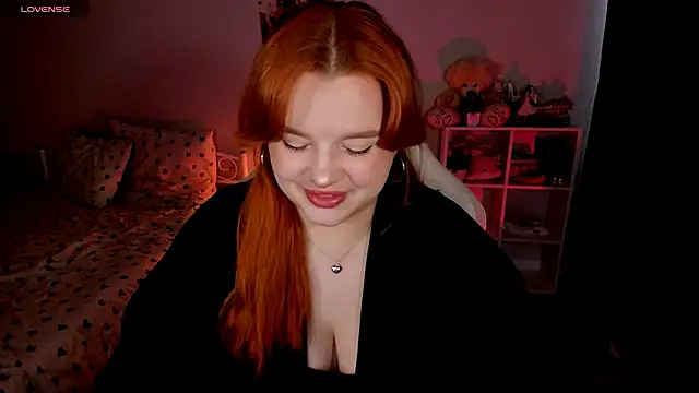 Snapshot of _Lisa_x chatting on 10.08.25 Lisa x online show from 10.08.25