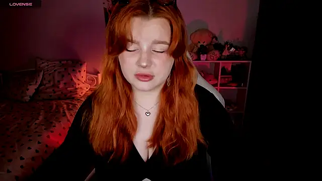 Snapshot of _Lisa_x chatting on 10.11.25 Lisa x online show from 10.11.25