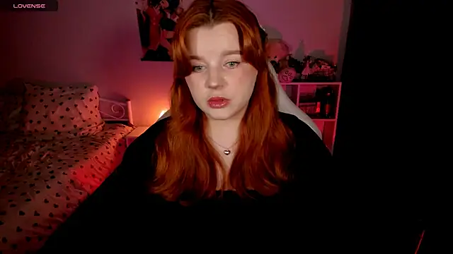 Snapshot of _Lisa_x chatting on 10.19.25 Lisa x online show from 10.19.25