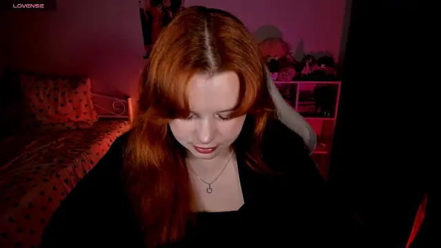 Snapshot of _Lisa_x chatting on 10.20.25 Lisa x online show from 10.20.25