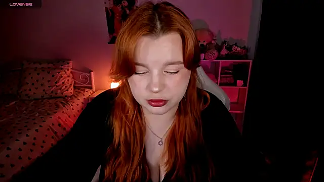 Snapshot of _Lisa_x chatting on 10.23.25 Lisa x online show from 10.23.25