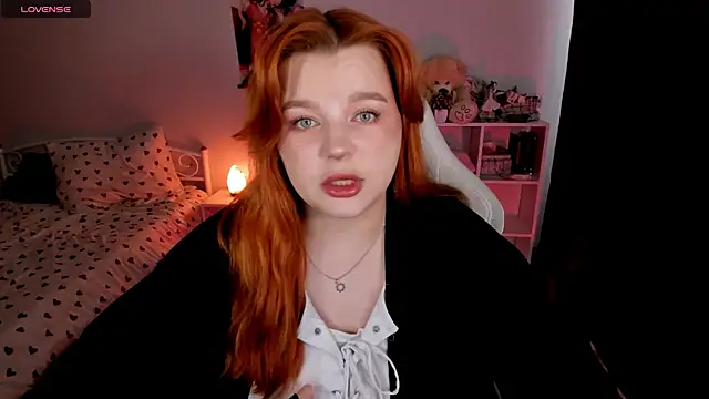 Snapshot of _Lisa_x chatting on 10.24.25 Lisa x online show from 10.24.25