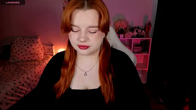 Snapshot of _Lisa_x chatting on 10.27.25 Lisa x online show from 10.27.25