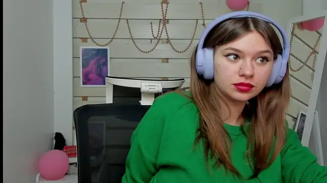 Snapshot of Josephine_Kiss chatting on 02.27.25 Josephine Kiss online show from 02.27.25
