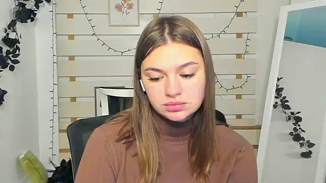 Josephine Kiss online show from 11.17.25