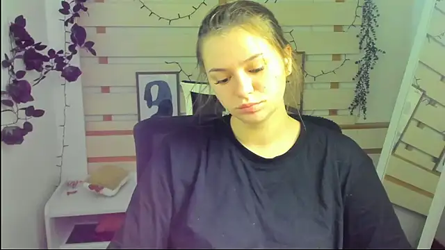 Josephine Kiss online show from 04.17.26