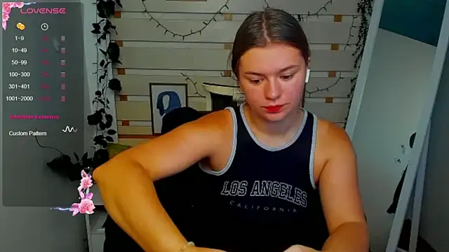 Josephine Kiss online show from 08.05.26