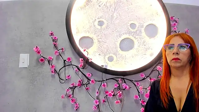 Snapshot of SussanMilf_ chatting on 09.22.25 SussanMilf  online show from 09.22.25