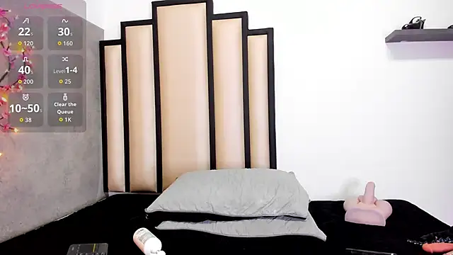 Snapshot of SussanMilf_ chatting on 10.17.25 SussanMilf  online show from 10.17.25