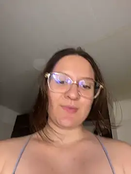 livgomez online show from 02.23.25