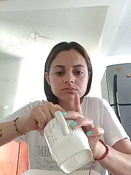 Snapshot of lincaramelo chatting on 12.22.24 lincaramelo online show from 12.22.24