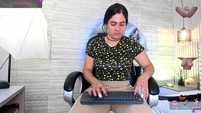 sussy  stone online show from 04.04.26