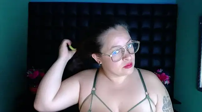 SaraThomso online show from 12.04.24