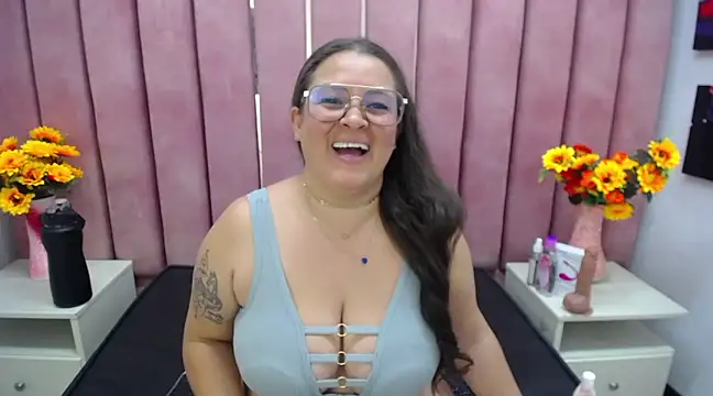 SaraThomso online show from 01.28.25