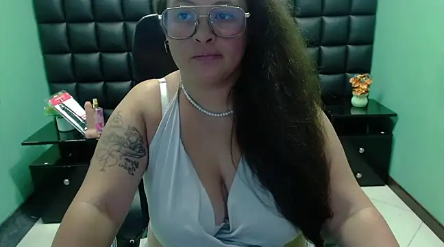 SaraThomso online show from 03.23.25