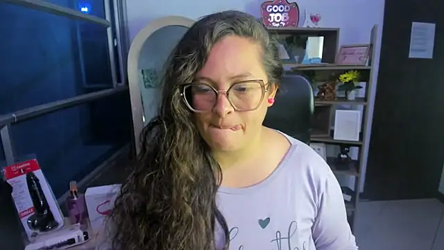 SaraThomso online show from 11.13.25