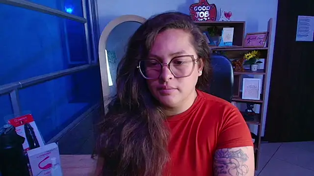 SaraThomso online show from 11.19.25