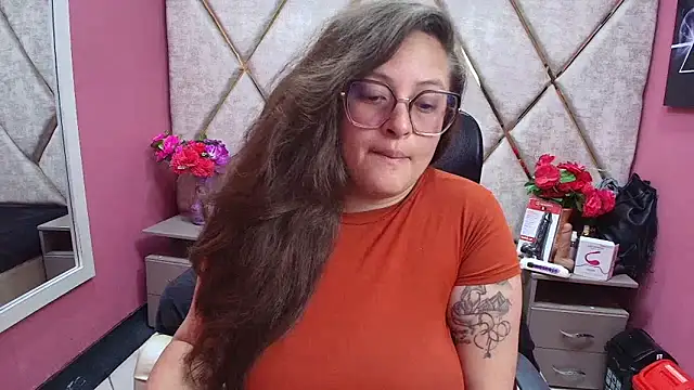 SaraThomso online show from 11.26.25