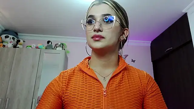 caroline jonson online show from 12.08.24