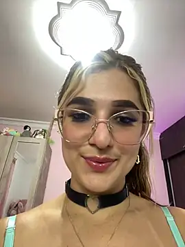 caroline jonson online show from 12.15.24