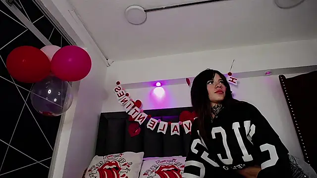 Snapshot of Tifanny_Sweett chatting on 02.13.25 Tifanny Sweett online show from 02.13.25