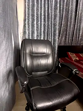 Snapshot of Ritu-Babe chatting on 10.12.25 Ritu-Babe online show from 10.12.25