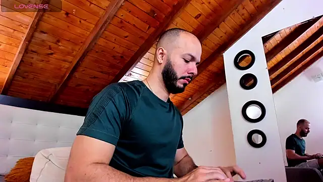 Tom Bailey online show from 12.18.25