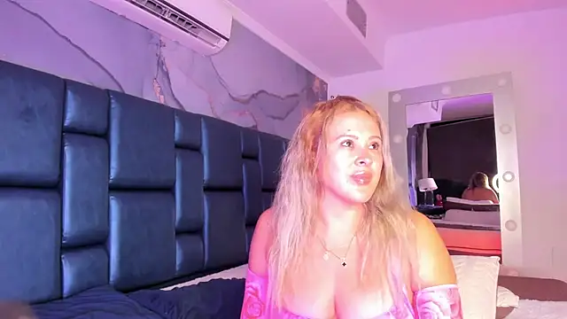 ALONDRAMILF online show from 11.12.25