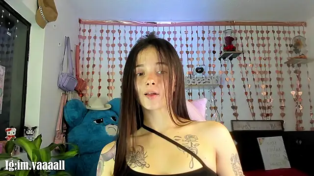 Snapshot of lucyy_tay chatting on 10.24.25 lucyy tay online show from 10.24.25