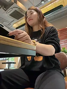 Snapshot of Emily_9xx chatting on 11.12.25 Emily 9xx online show from 11.12.25