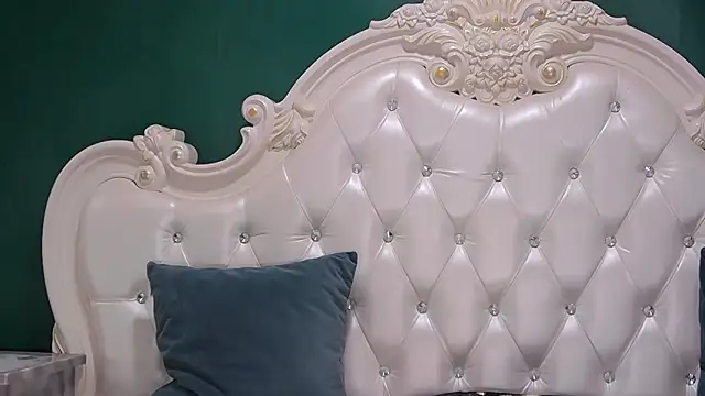 ArielBurn online show from 10.12.25