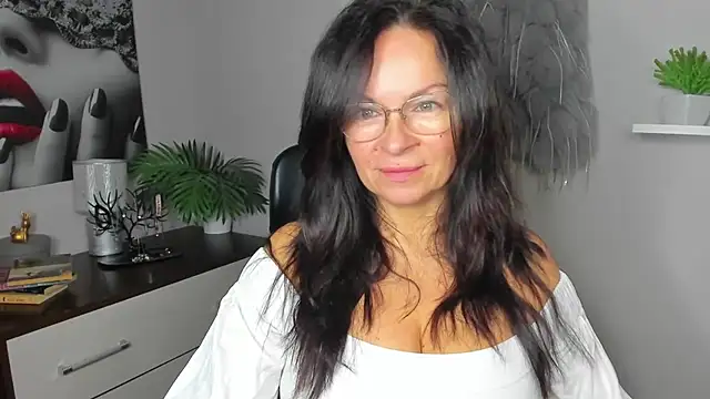 Snapshot of HelenLuxx chatting on 12.02.24 HelenLuxx online show from 12.02.24