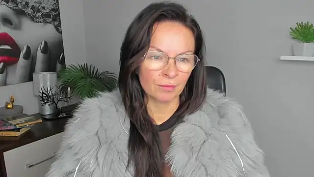 Snapshot of HelenLuxx chatting on 12.04.24 HelenLuxx online show from 12.04.24