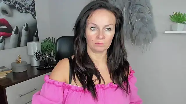 Snapshot of HelenLuxx chatting on 12.12.24 HelenLuxx online show from 12.12.24